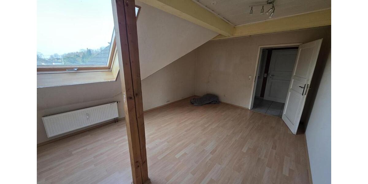 Dachgeschoßwohnung Ötzingen - 3 Zimmer, 92 m&sup2;, 785&euro; | Angebot:25901661