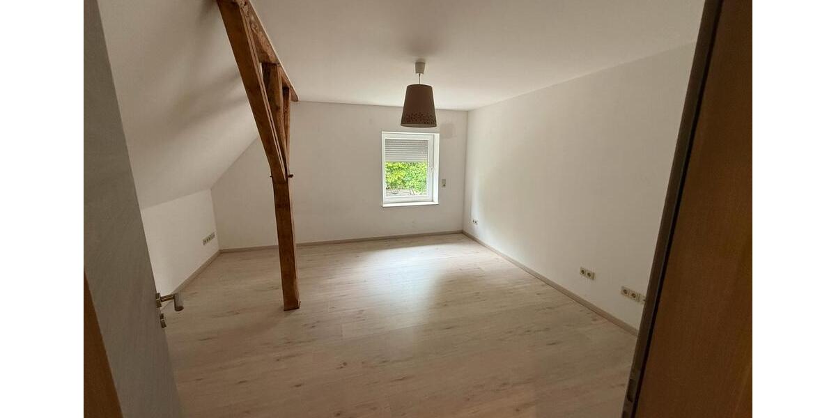 Maisonettenwohnung Hüllhorst - 8 Zimmer, 244 m&sup2;, 2.140&euro; | Angebot:26517468