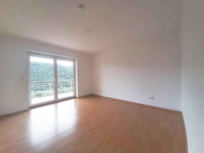 Großzügige helle 3-Zimmer Wohnung in Hatzenport mit Panoramablick
