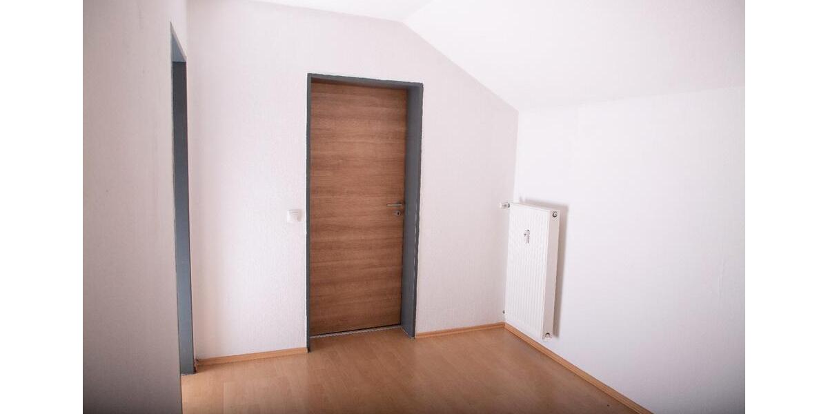Dachgeschoßwohnung Deggendorf - 3 Zimmer, 68 m&sup2;, 720&euro; | Angebot:26045127