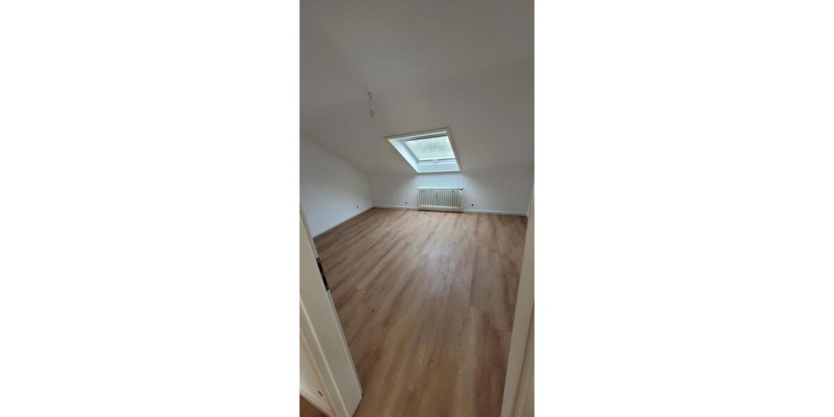 Dachgeschoßwohnung Walzbachtal - 4 Zimmer, 81 m&sup2;, 950&euro; | Angebot:25231301