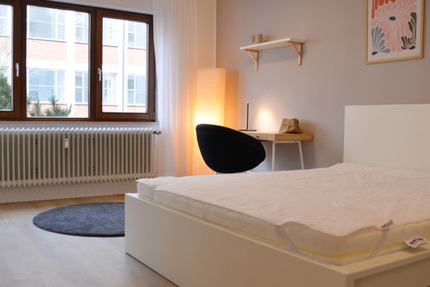 Großes WG-Zimmer mit Balkon in 3er-WG