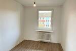 Schöne 4 Raum Wohnung mit Balkon.