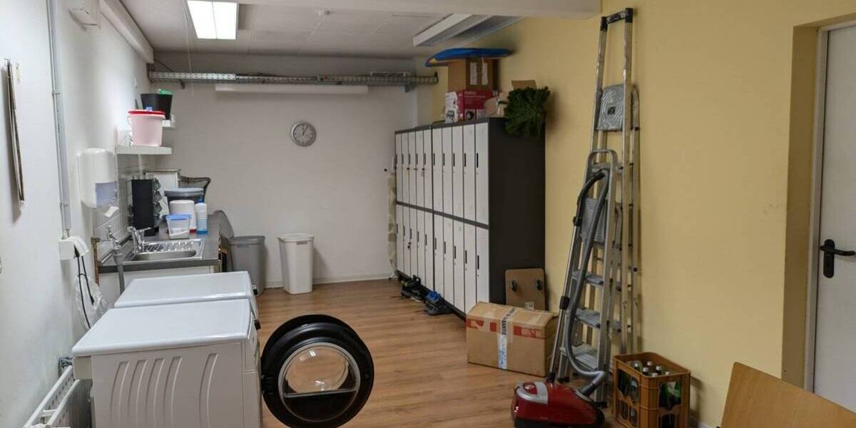 Besondere Gewerbefläche inkl. Halle in Bahnhofsnähe zimmer