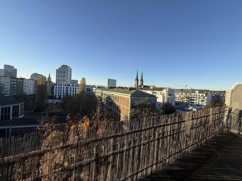 Charmante 2 Zimmer-Dachgeschoßwohnung mit Terrasse in Bestlage Düsseldorfs!