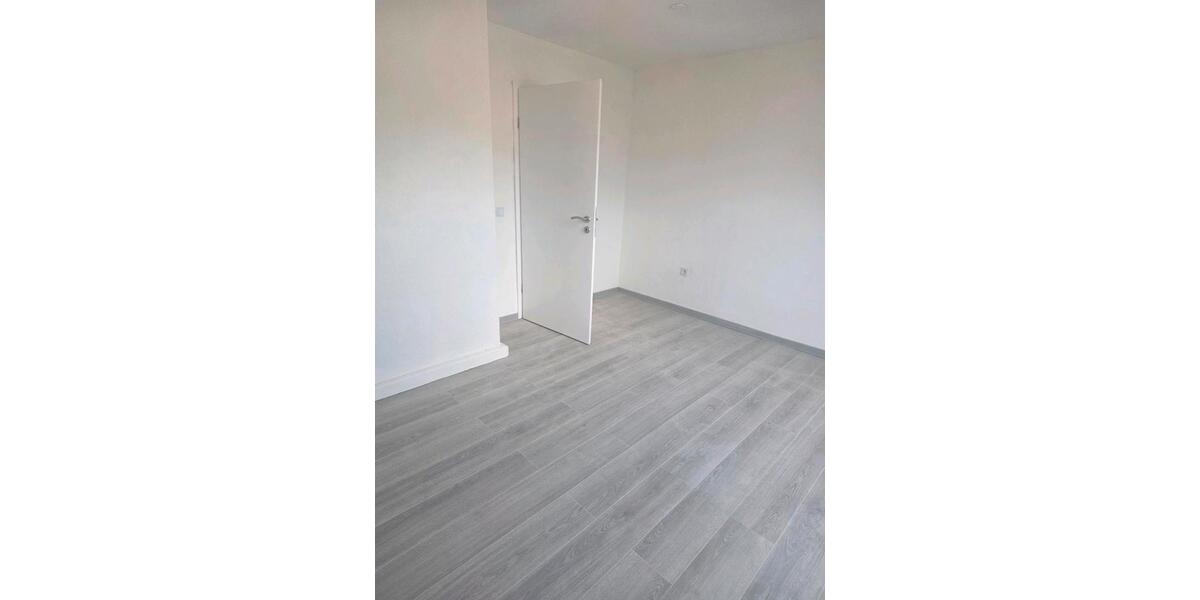Dachgeschoßwohnung Saarbrücken West - 4 Zimmer, 105 m&sup2;, 800&euro; | Angebot:25869330