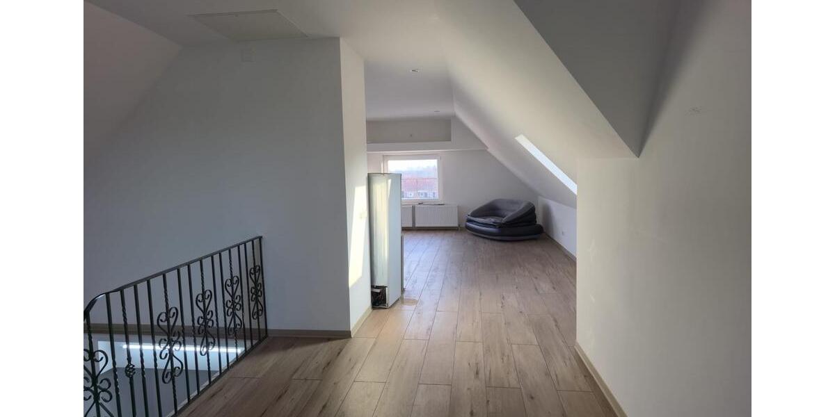 Dachgeschoßwohnung Emden - 3 Zimmer, 100 m&sup2;, 1.200&euro; | Angebot:24785331