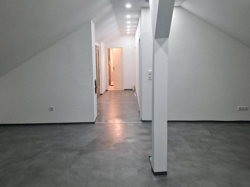Wohnung, Dachwohnung zimmer