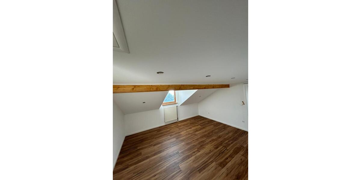 Dachgeschoßwohnung Windorf - 3 Zimmer, 80 m&sup2;, 690&euro; | Angebot:24660526