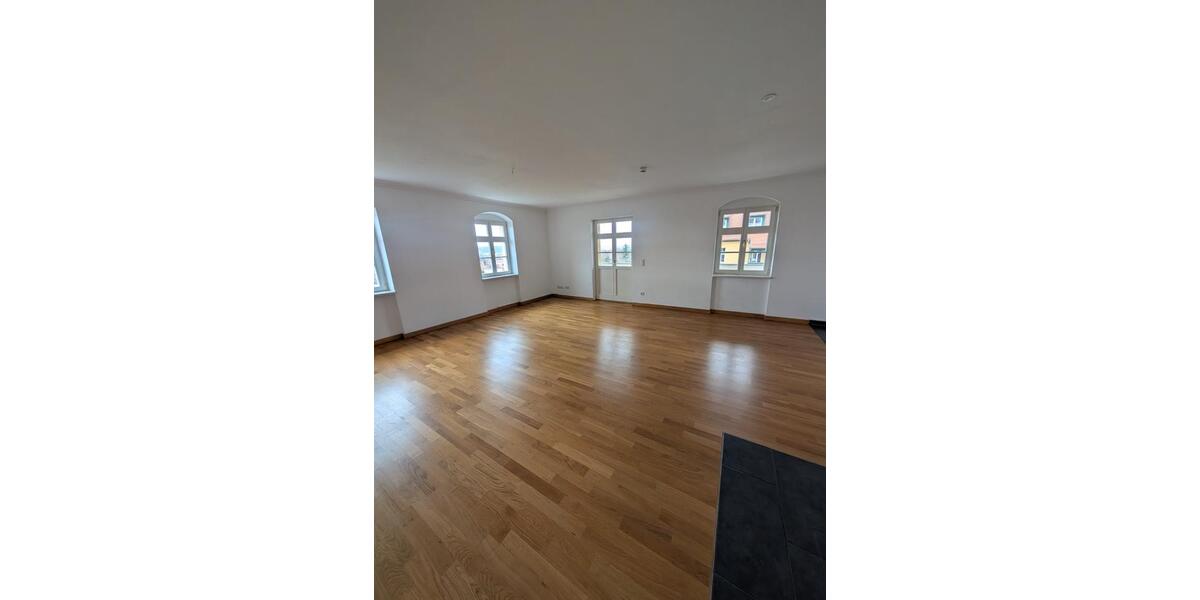 Etagenwohnung Radebeul - 3 Zimmer, 151 m&sup2;, 1.950&euro; | Angebot:25120921