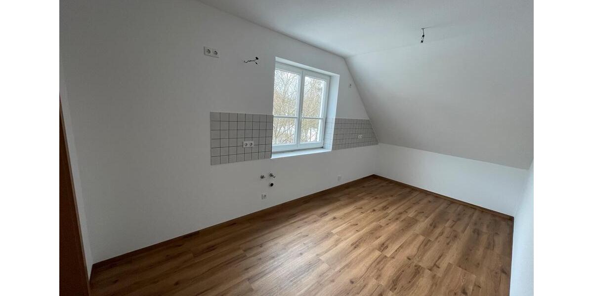 Dachgeschoßwohnung Geratal Geraberg - 2.5 Zimmer, 75 m&sup2;, 643&euro; | Angebot:25980858
