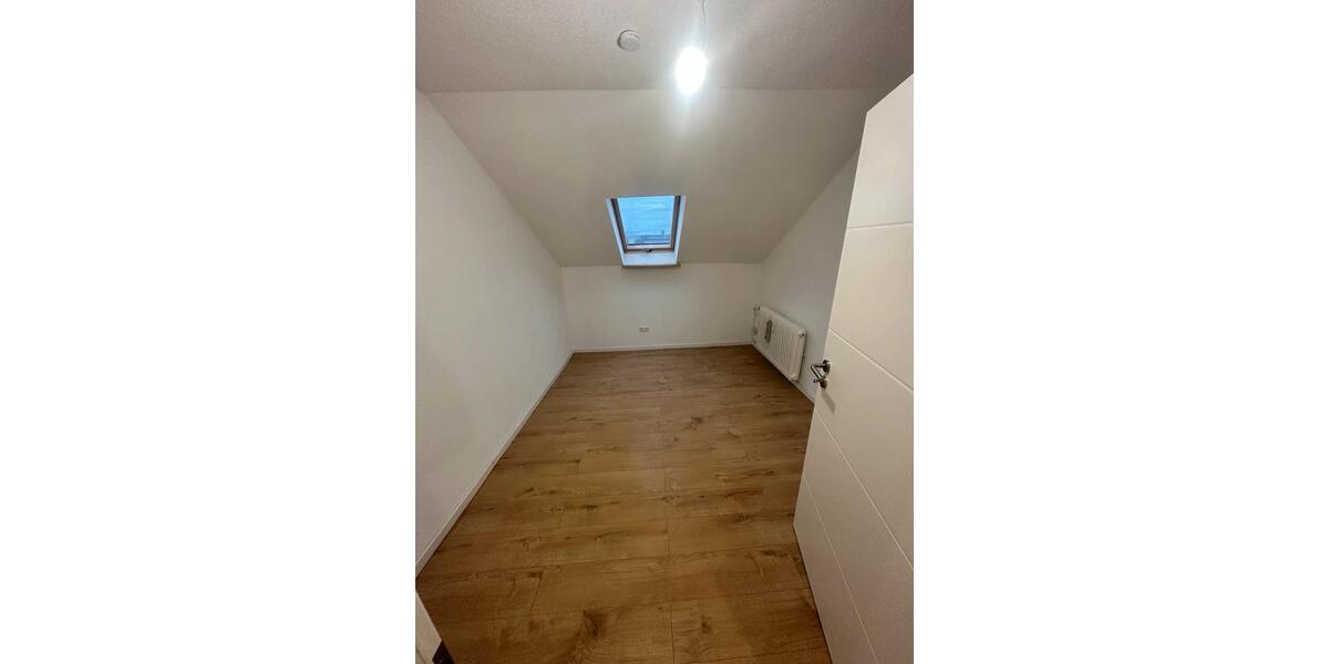 Dachgeschoßwohnung Lahr (Schwarzwald) - 3.5 Zimmer, 70 m&sup2;, 850&euro; | Angebot:26507784