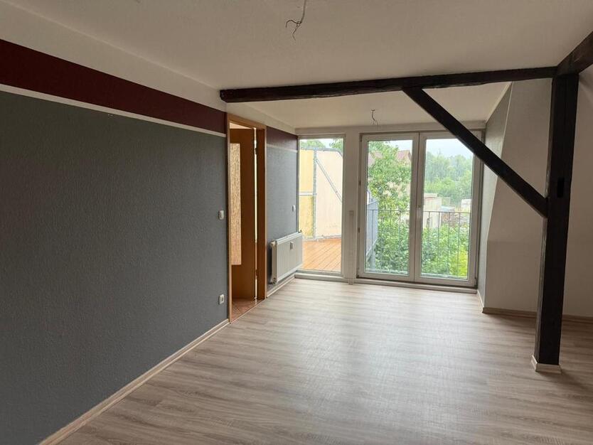 ländliche 2- RaumWohnung mit großem Dachbalkon in Reichenbach !