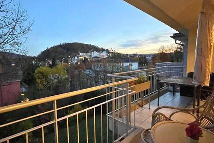 Herrliche Aussicht: Neuwertige 3 Zi-Wohnung mit Lift + Balkon, Einbauküche gegen Ablöse, ab März 3 zimmer