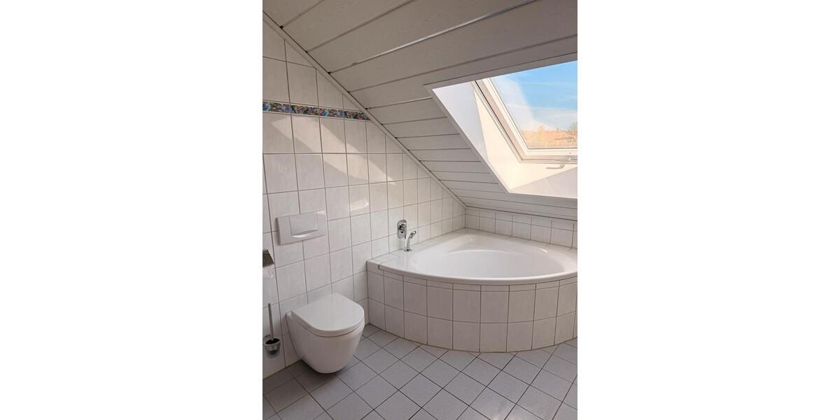 Dachgeschoßwohnung Neuhof - 3 Zimmer, 77 m&sup2;, 693&euro; | Angebot:26216085