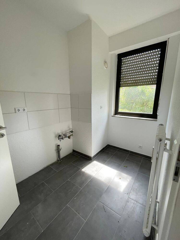 Moderne 2-Zimmer-Wohnung mit Terrasse und Blick ins Grüne, Wannenbad, separate Küche, Abstellraum