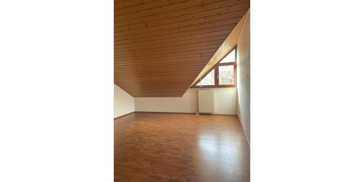 Dachgeschoßwohnung Winnenden - 3.5 Zimmer, 106 m&sup2;, 1.150&euro; | Angebot:25992753