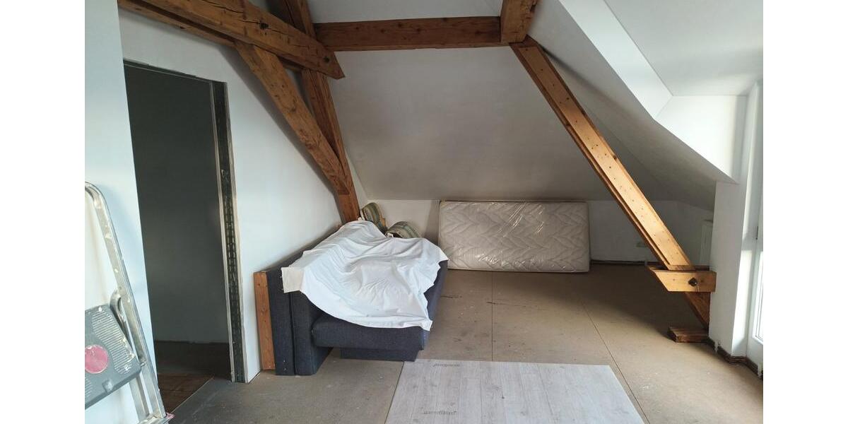 Dachgeschoßwohnung Amberg - 3 Zimmer, 84 m&sup2;, 920&euro; | Angebot:26131705