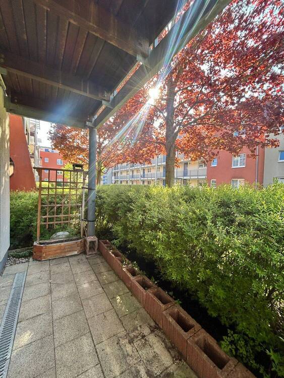 Helle Erdgeschoßwohnung mit Terrasse und Stellplatz!