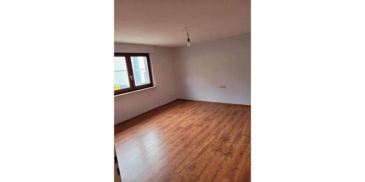 Erdgeschoßwohnung Hennweiler - 3 Zimmer, 102 m&sup2;, 670&euro; | Angebot:25952472