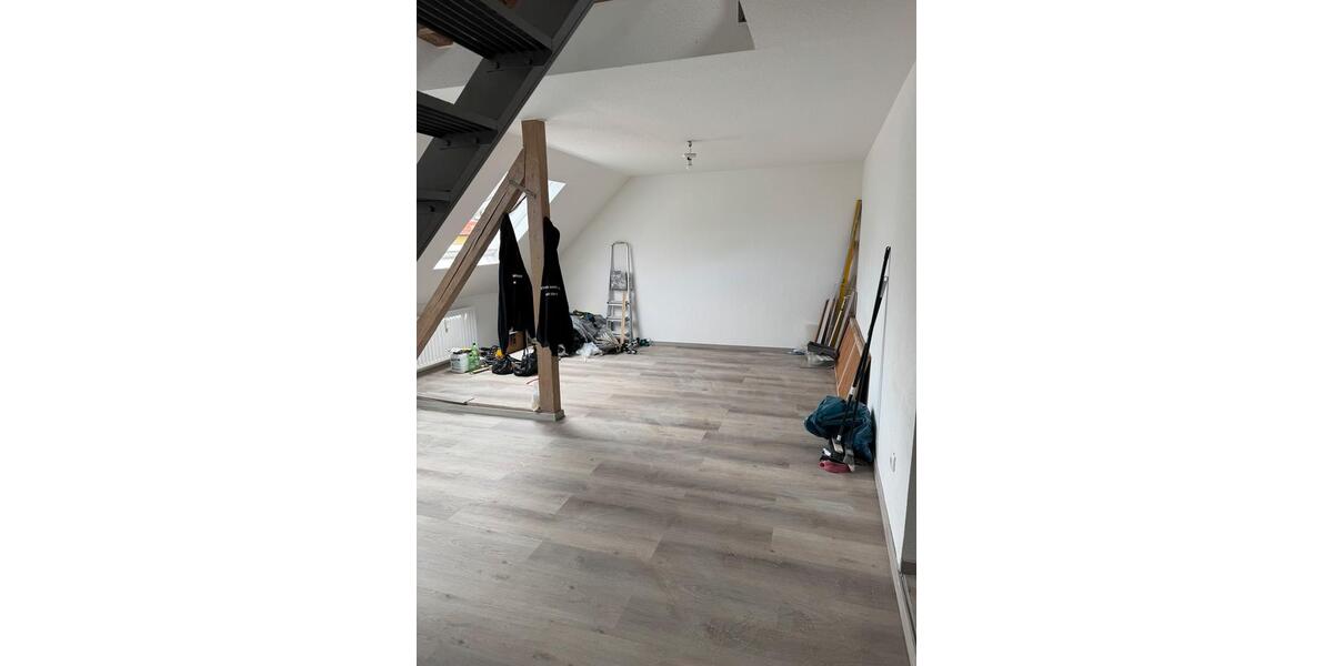 Dachgeschoßwohnung Essen Stadtbezirk III - 4 Zimmer, 102 m&sup2;, 850&euro; | Angebot:26539976
