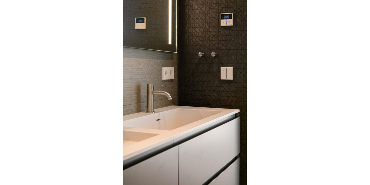 Etagenwohnung Frankfurt am Main Innenstadt - 2 Zimmer, 82 m&sup2;, 2.115&euro; | Angebot:26092972