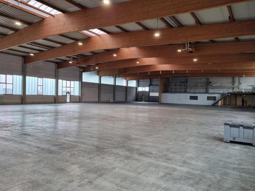 Freitragende Halle