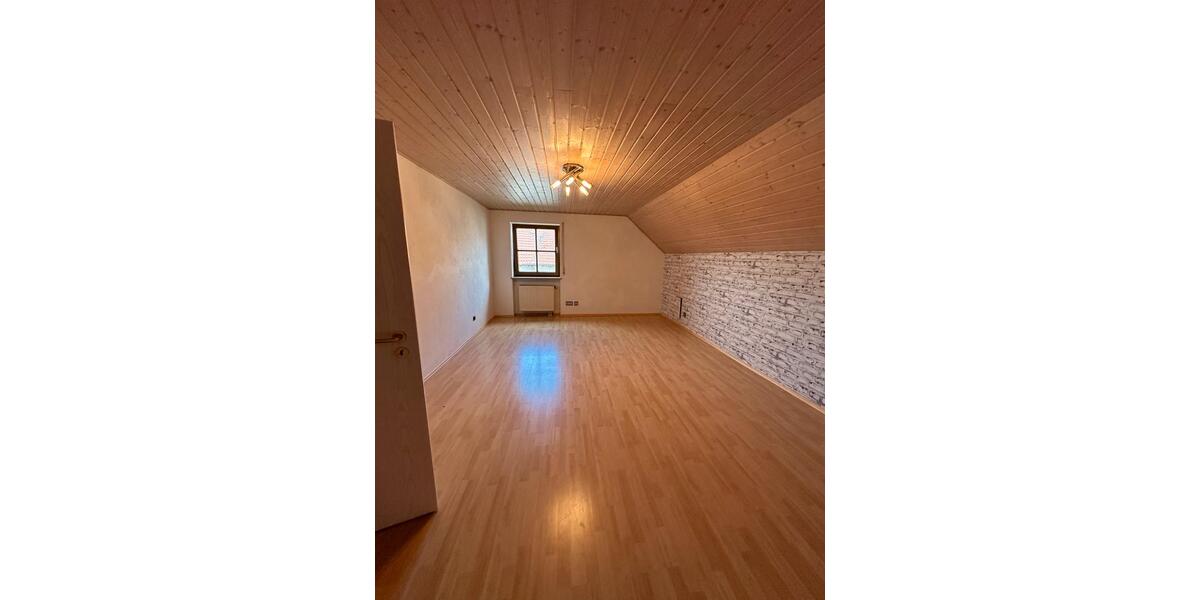 Helle 3,5-Zimmer Dachgeschosswohnung in Ried mit Balkon zimmer