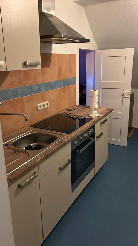 Schöne 60m3 Dachgeschoss Wohnung mit EBK in Remagen zimmer