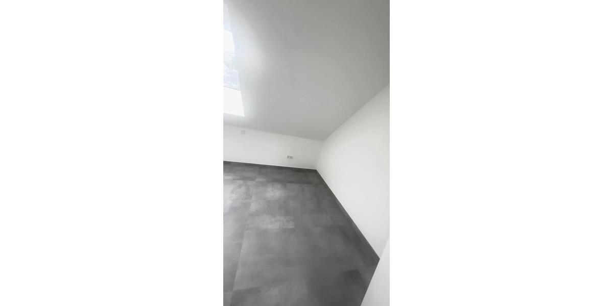 Dachgeschoßwohnung Mettlach - 3 Zimmer, 70 m&sup2;, 900&euro; | Angebot:25553127