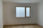 Moderne Souterrain-Wohnung mit Tageslicht