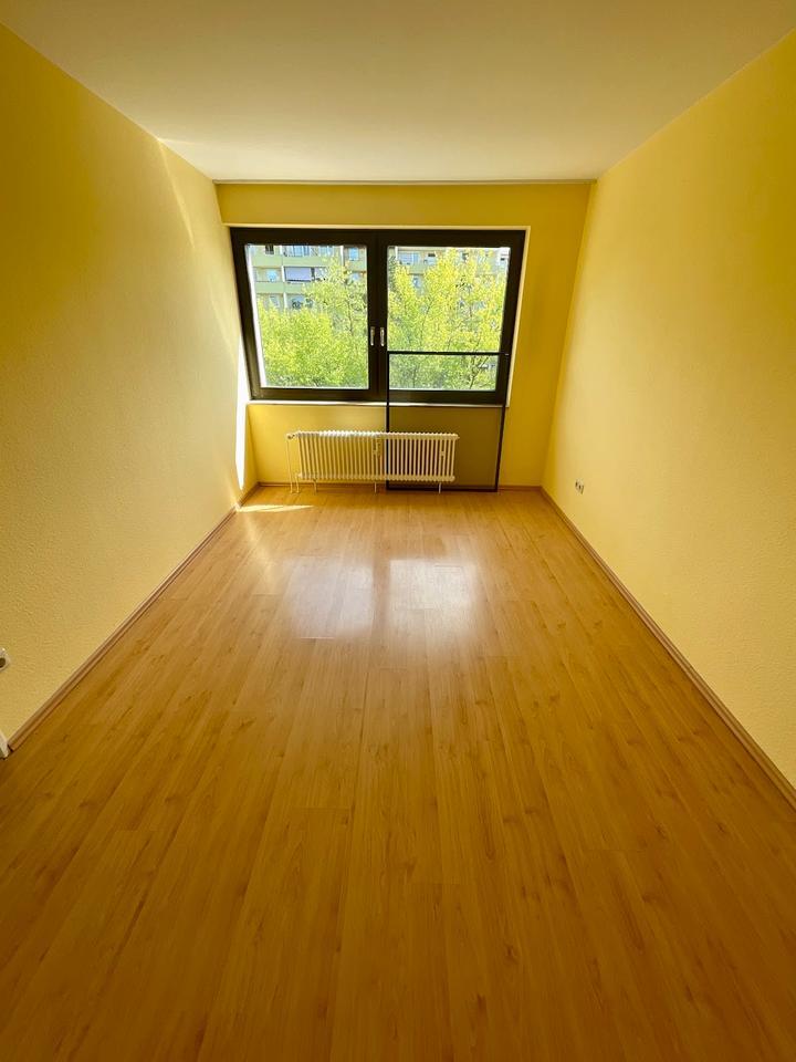 Familienwohnung mit Balkon zimmer