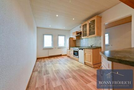 XL 5-Raum-Wohnung in Lauter-Bernsbach mit Einbauküche und viel Platz zu Mieten 5 zimmer