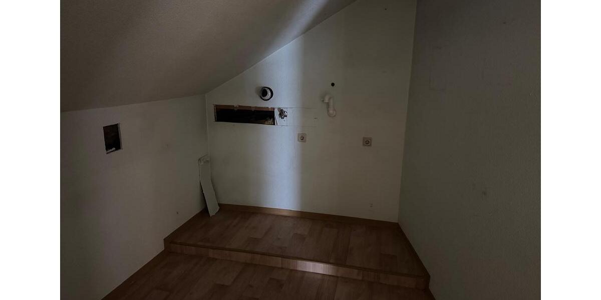Dachgeschoßwohnung Homburg - 4 Zimmer, 95 m&sup2;, 750&euro; | Angebot:26413157