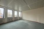 Bürofläche in zentraler Lage in Selb Gesamtfläche ca. 400 m² im 1. Obergeschoss - barrierefrei mit Aufzug – Tiefgarage - gute Erreichbarkeit zimmer