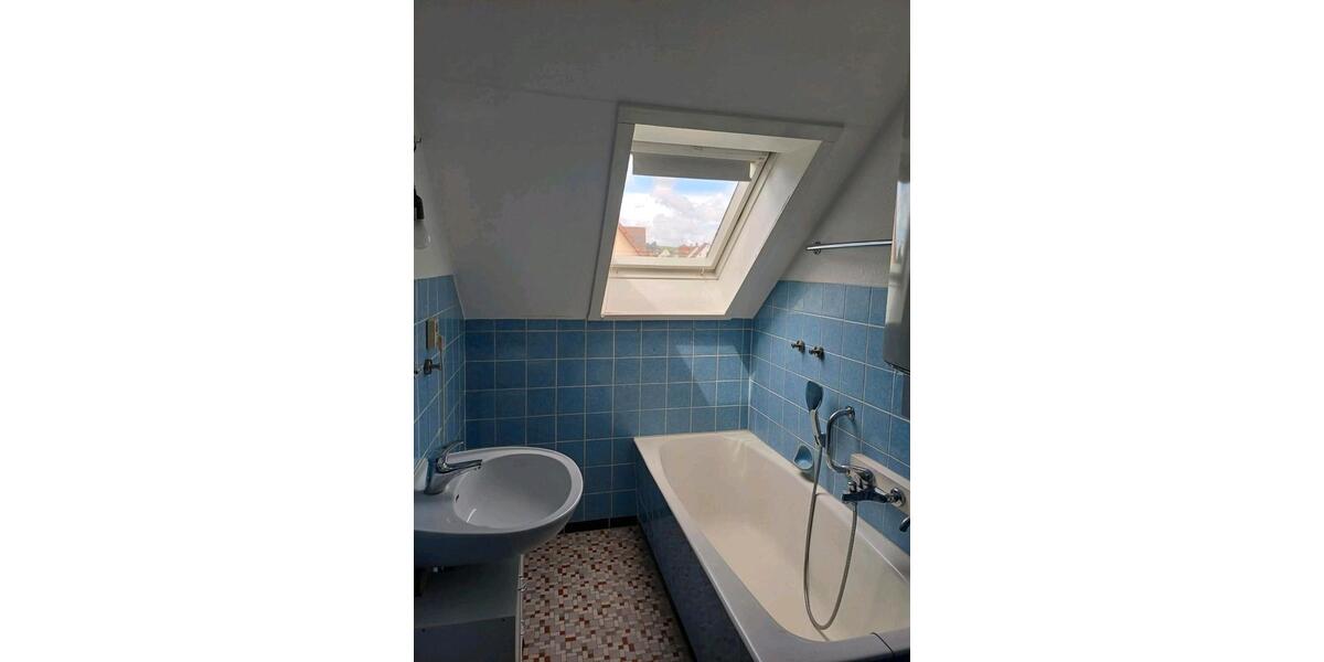 Dachgeschoßwohnung Gschwend - 3 Zimmer, 90 m&sup2;, 650&euro; | Angebot:24772617