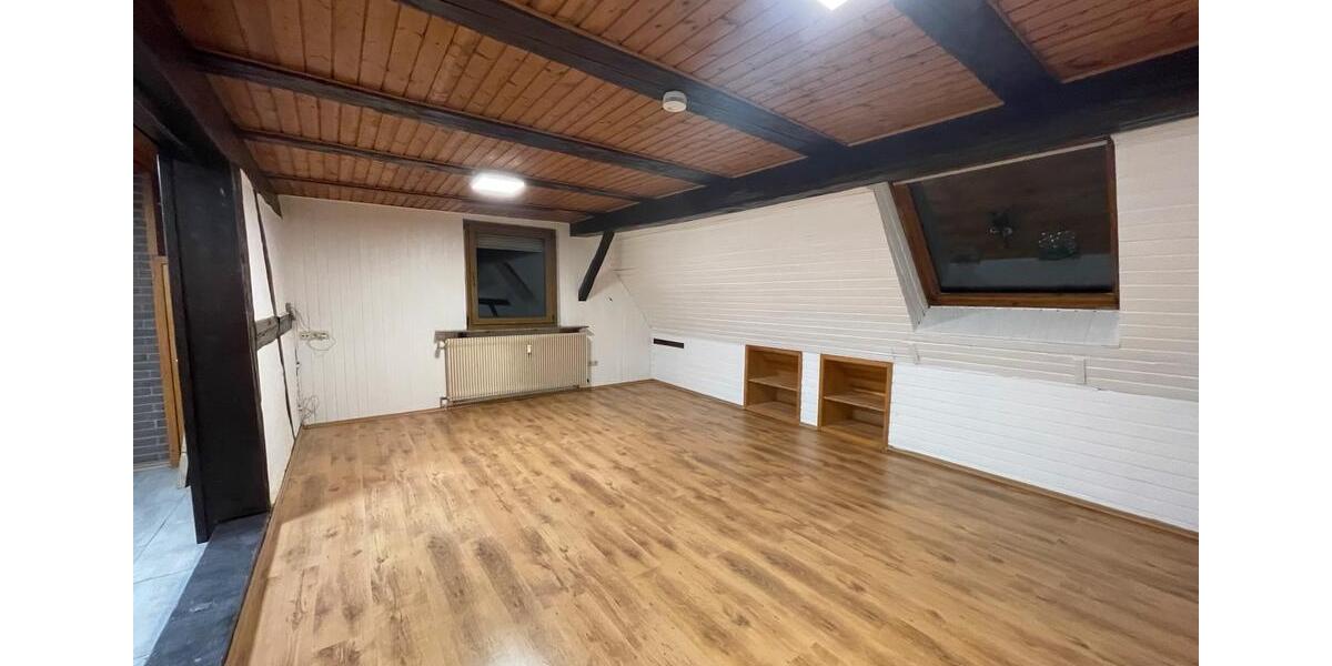 Dachgeschoßwohnung Albstadt - 3 Zimmer, 80 m&sup2;, 700&euro; | Angebot:24553098