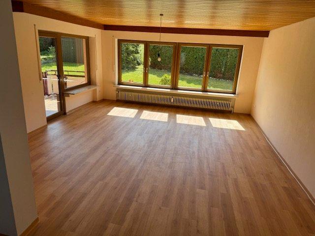 Etagenwohnung Neustadt an der Aisch - 4 Zimmer, 120 m&sup2;, 1.115&euro; | Angebot:26705045