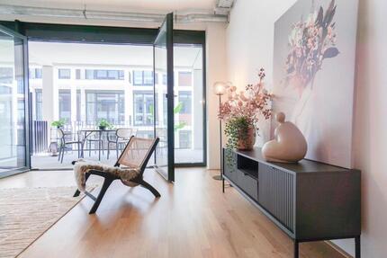 2-Zimmer-Loftwohnung mit großem Balkon in alter Zigarettenfabrik zimmer