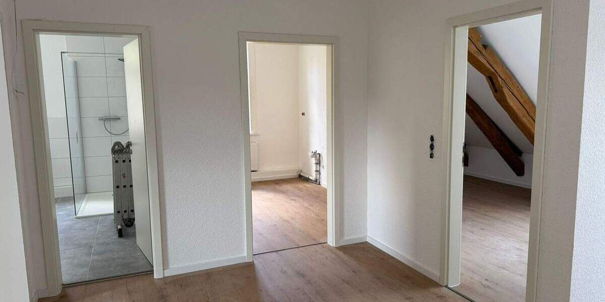*Erstbezug nach Komplettsanierung! 2-Zi-Wohnung mit neuer Einbauküche u. saniertem Duschbad* 2 zimmer