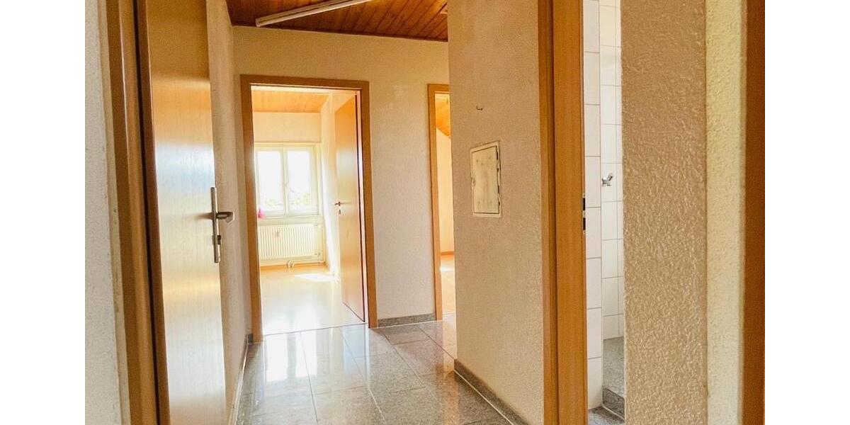 Dachgeschoßwohnung Weil am Rhein - 3 Zimmer, 70 m&sup2;, 1.100&euro; | Angebot:25405705