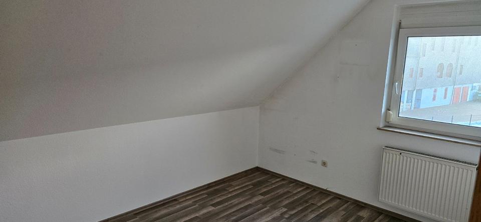 Dachgeschoßwohnung Zella-Mehlis Mehlis - 4 Zimmer, 121 m&sup2;, 690&euro; | Angebot:26566134