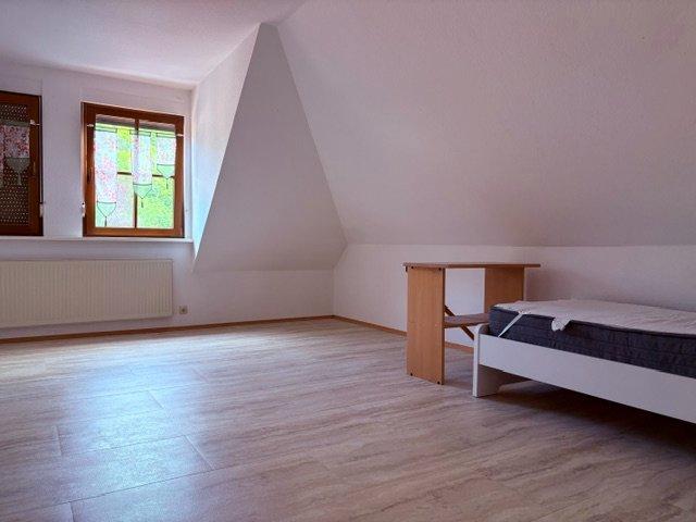 Dachgeschoßwohnung Zeitlofs - 5 Zimmer, 140 m&sup2;, 695&euro; | Angebot:26516755