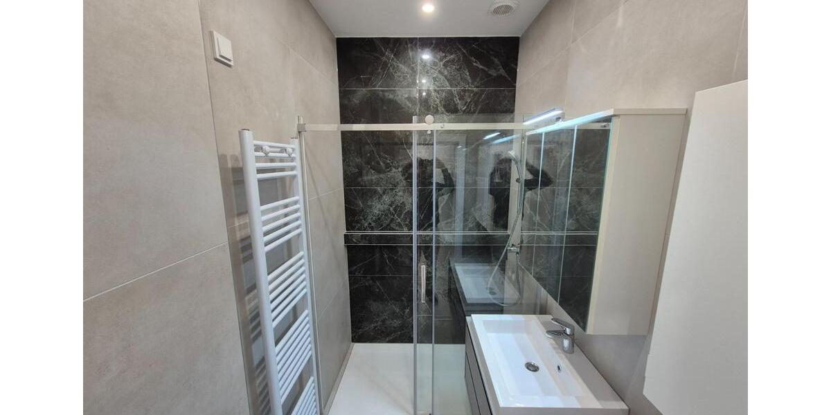 WG Zimmer in 4er WG. Voll möbliert. Renoviert 4 zimmer