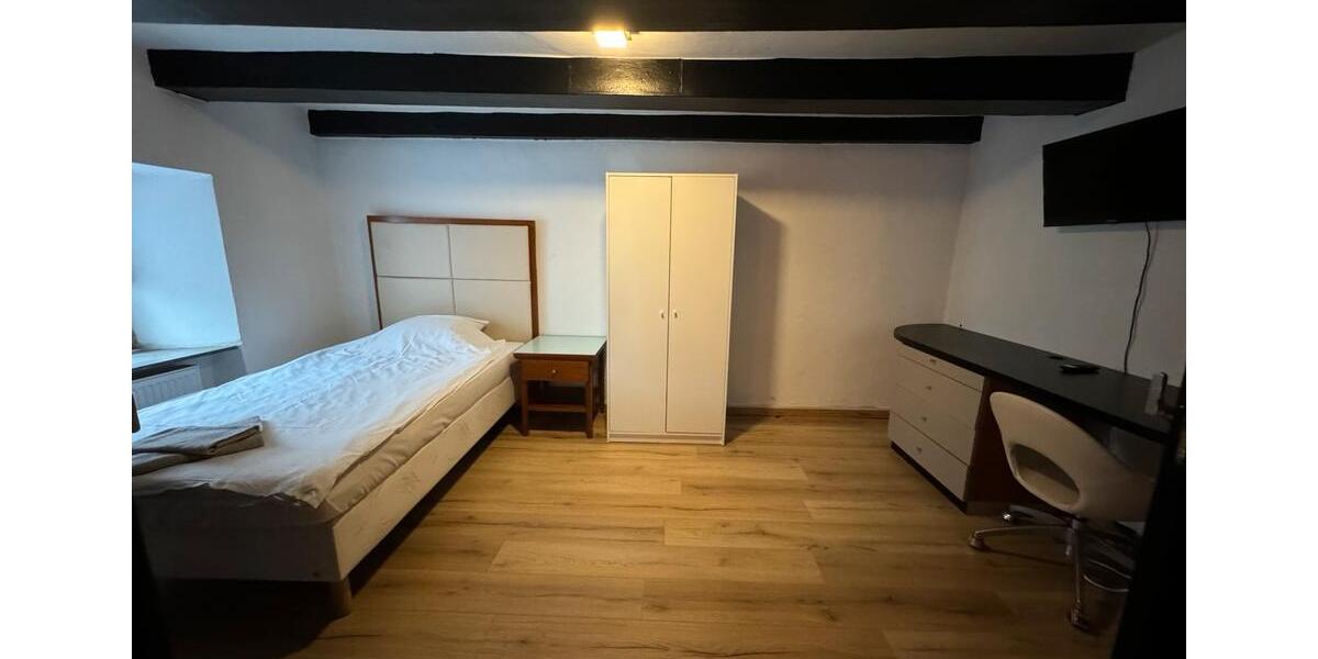 Wohnen auf Zeit Werdohl - 8 Zimmer, 190 m&sup2;, 10&euro; | Angebot:26127806