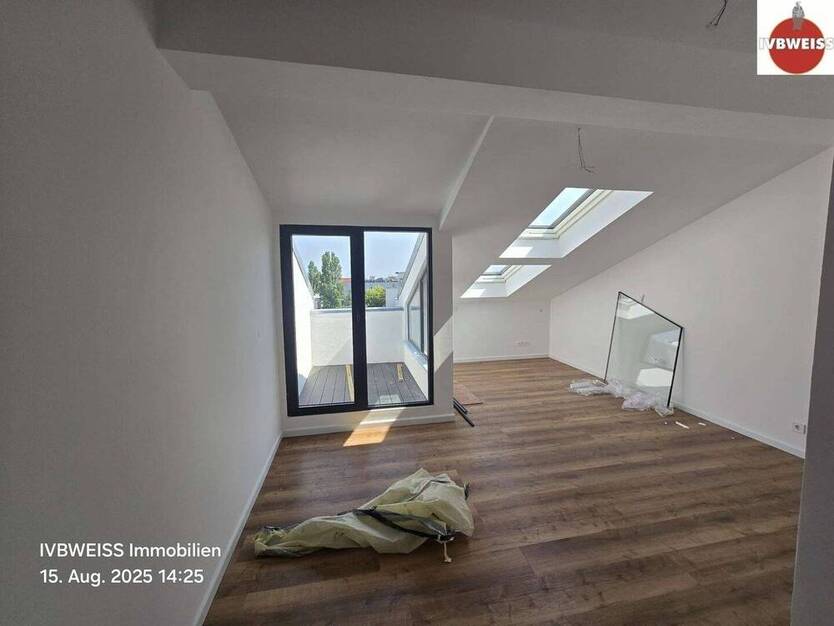 ERSTBEZUG NACH DACHAUSBAU Wohnen im Graefekiez (Schönleinstr.), 2 Zimmer, Terrasse, extrem hell