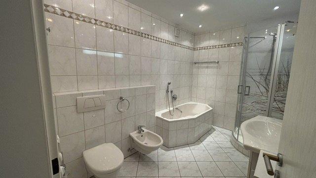 Hochparterre Rosbach vor der Höhe - 3.5 Zimmer, 114 m&sup2;, 1.350&euro; | Angebot:26632471