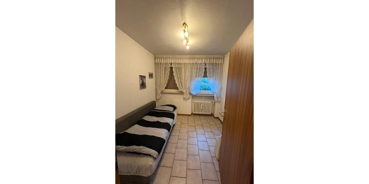 Wohnen auf Zeit Langenfeld (Rheinland) - 4 Zimmer, 150 m&sup2;, 500&euro; | Angebot:23778951