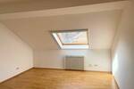 Helle 4-Zimmer-Wohnung im DG mit Balkon, EBK und Kellerraum