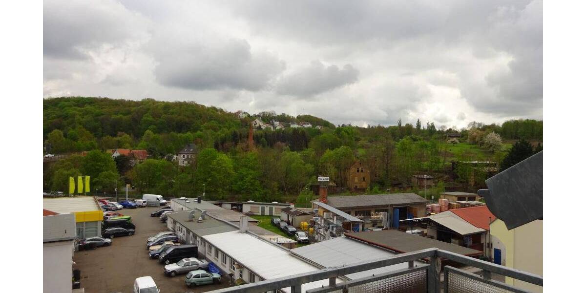 Einbauküche!! Gemütliche 3-Zi-DG-Maisonette-Whg. mit Balkon, Garage oder SP möglich 3 zimmer